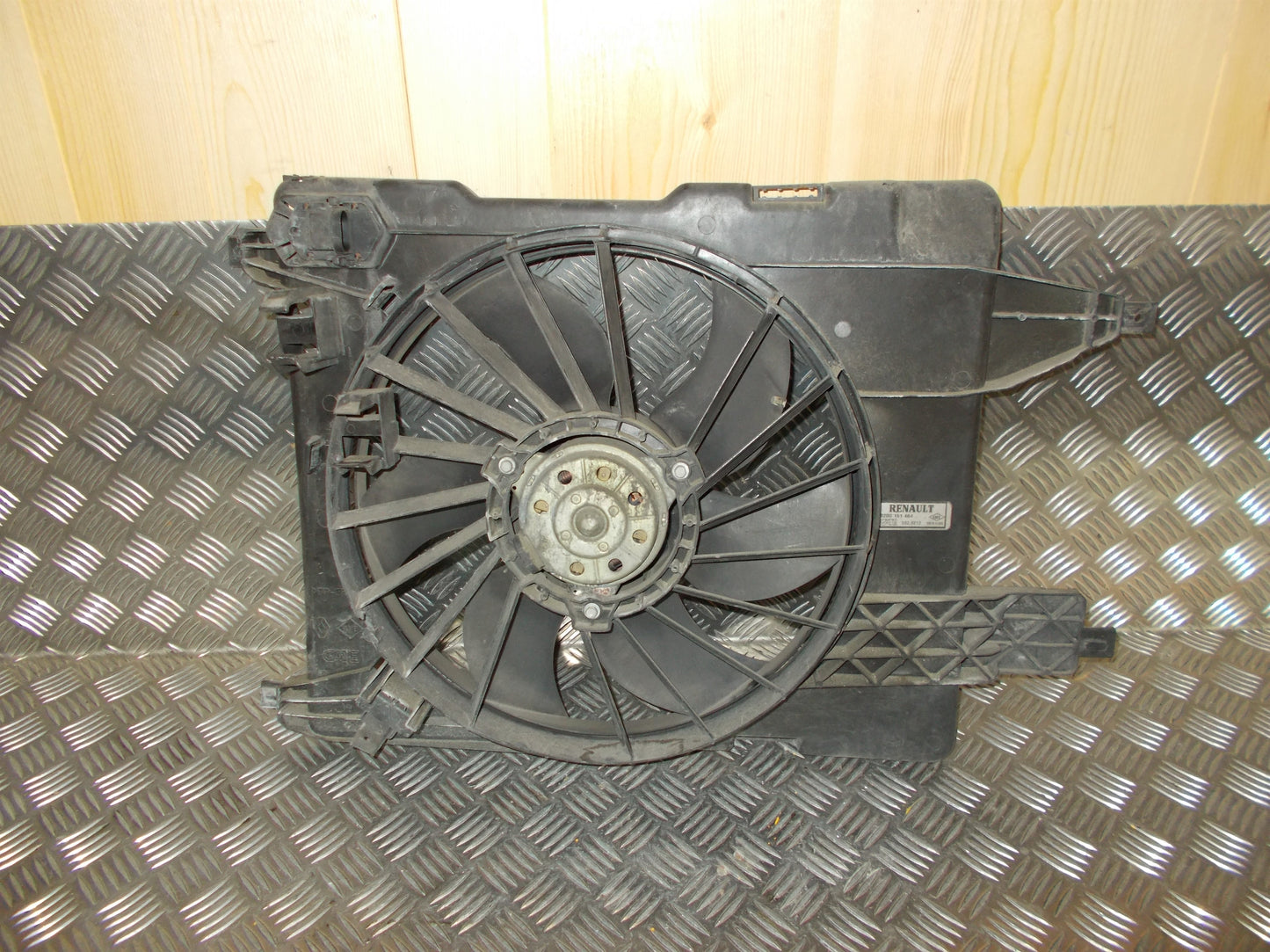 Renault Megane 2 Kølerblæser El Med OEM Nr. Ophugger Fra Renault Ophugger