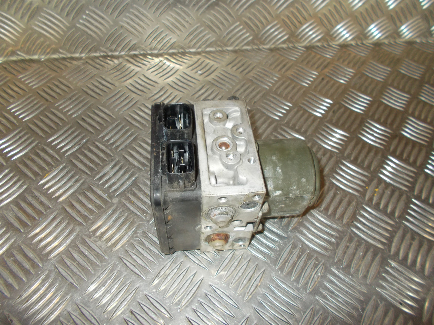 Toyota Corolla 4D/Stc E11 ABS Pumpe Med OEM Nr. 4451012260 Fra Toyota Ophugger