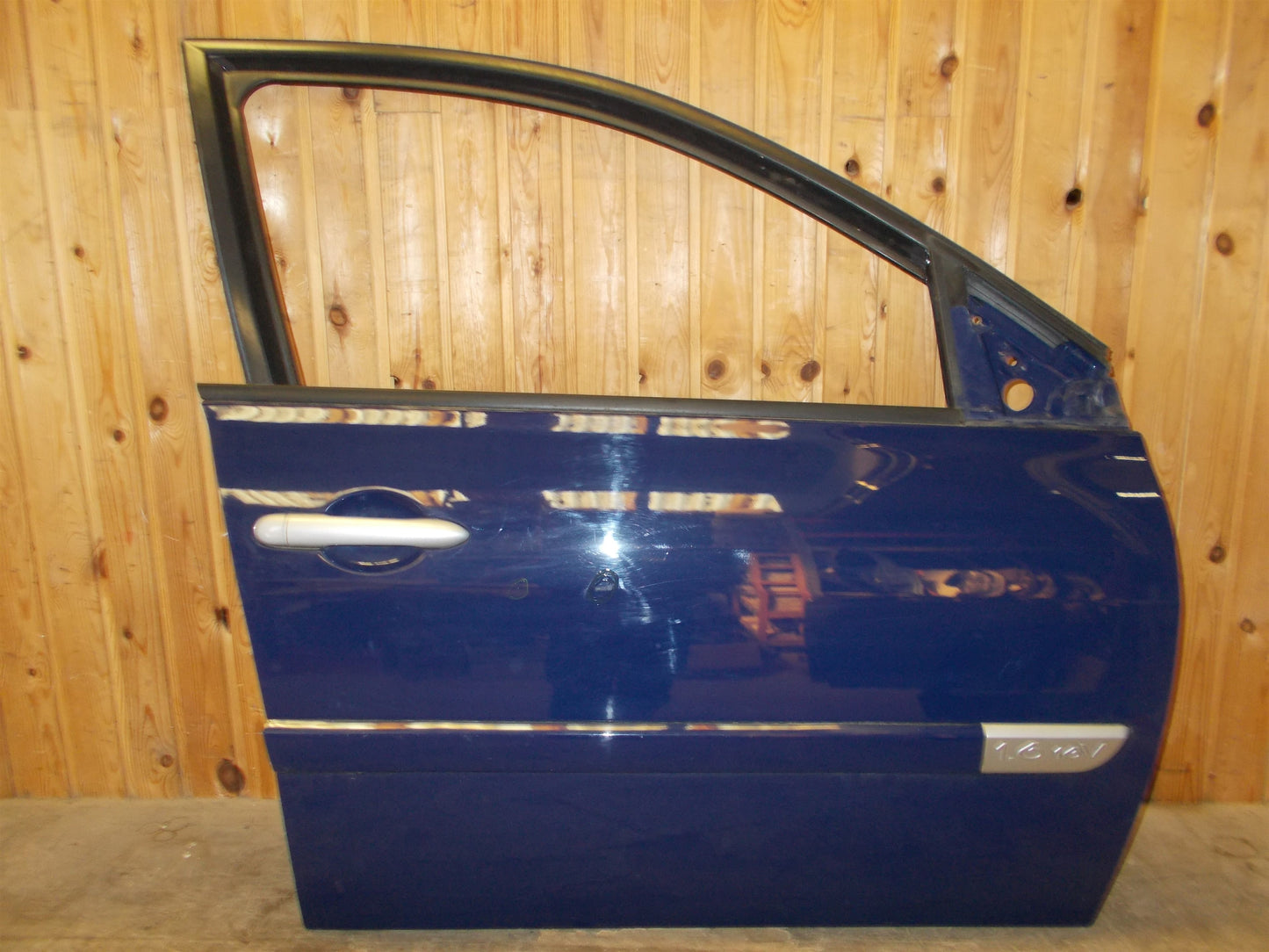 Renault Megane 2 Fordør H Med OEM Nr. Ophugger Fra Renault Ophugger