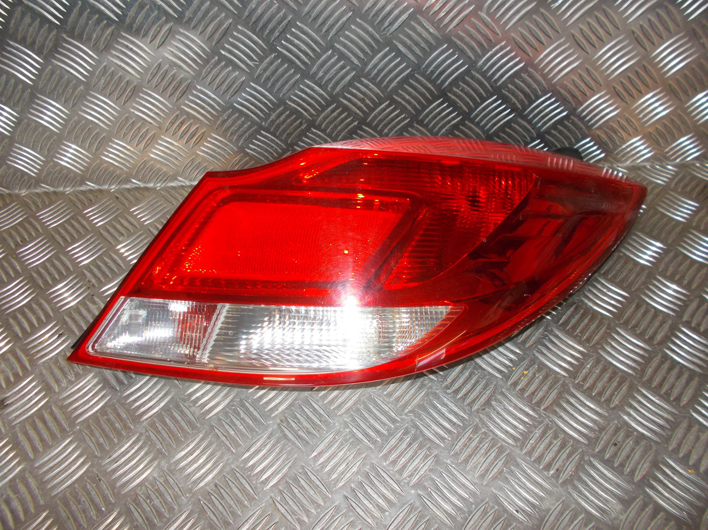 Opel Insignia A Baglygte Med OEM Nr. 13279624 Fra Opel Ophugger