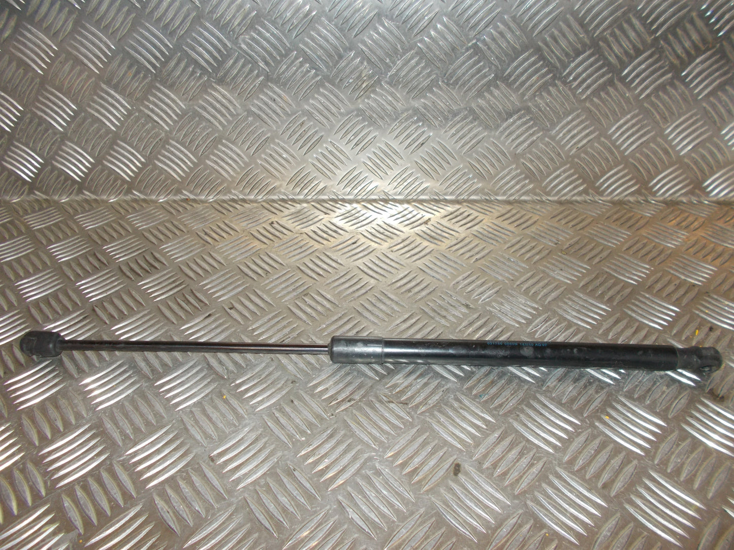 Opel Insignia A Bagklapsdæmper Med OEM Nr. 13332570 Fra Opel Ophugger