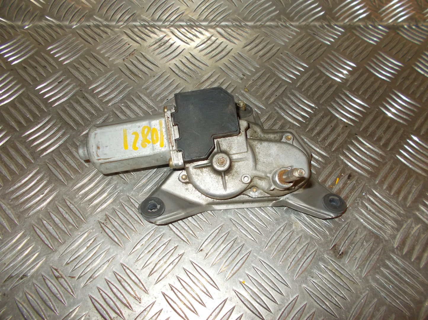 Toyota Avensis Verso Bagrudevisker Motor Med OEM Nr. Ophugger Fra Toyota Ophugger