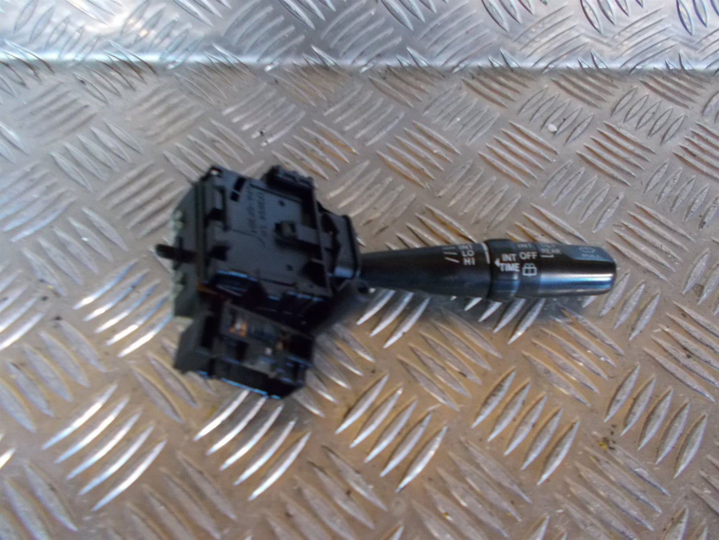 Toyota Avensis Verso Kontakt Blink Med OEM Nr. 173675 Fra Toyota Ophugger