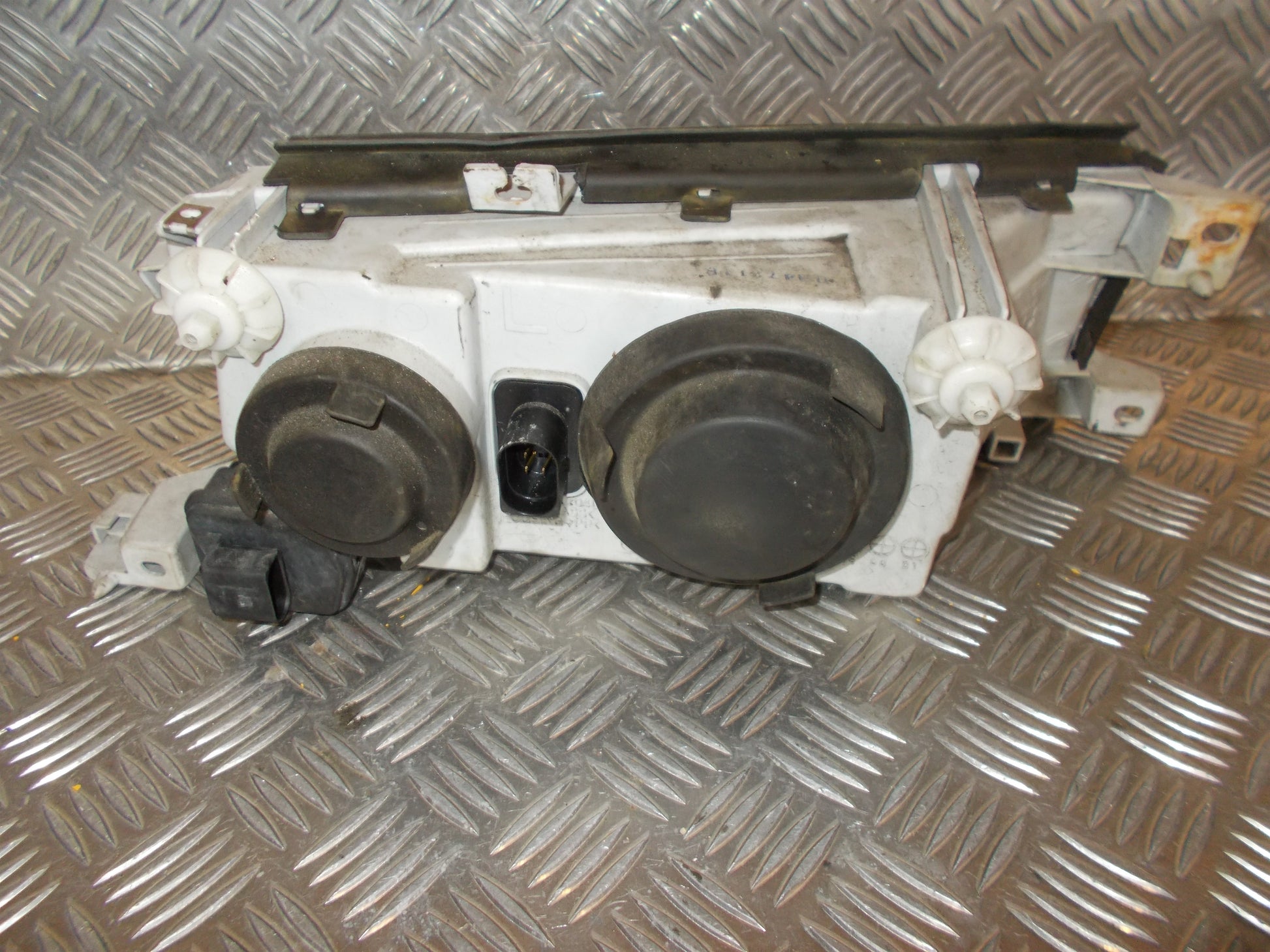 Skoda Octavia Forlygte Med OEM Nr. 1U1941017A Fra Skoda Ophugger