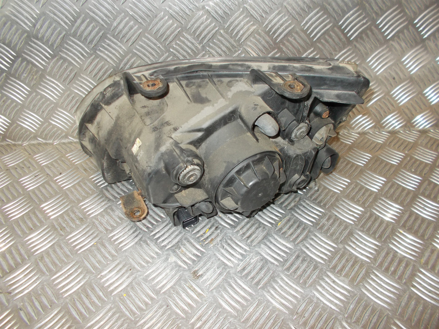 Kia Carens Forlygte Med OEM Nr. 0K2JA51040 Fra Kia Ophugger