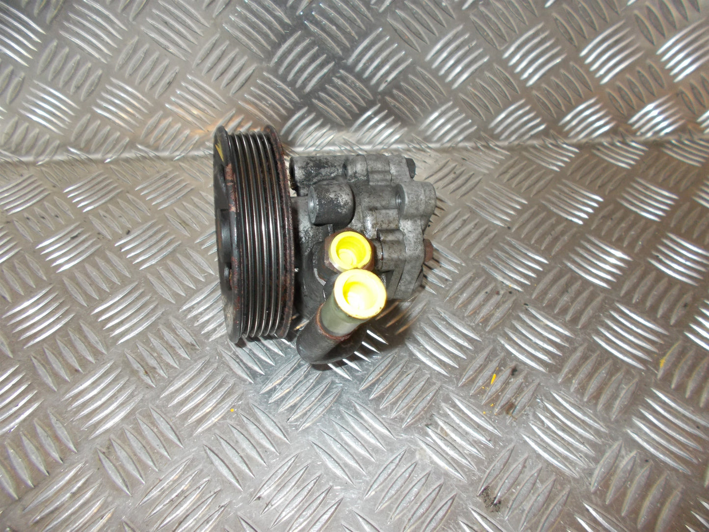 Kia Carens Servopumpe Med OEM Nr. Ophugger Fra Kia Ophugger