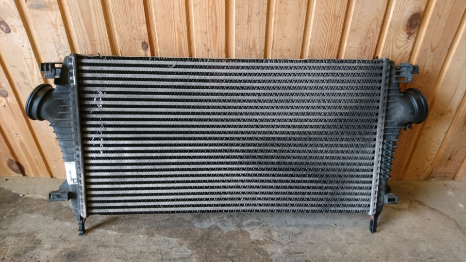Opel Insignia A Køler Intercooler Med OEM Nr. 13241751 Fra Opel Ophugger