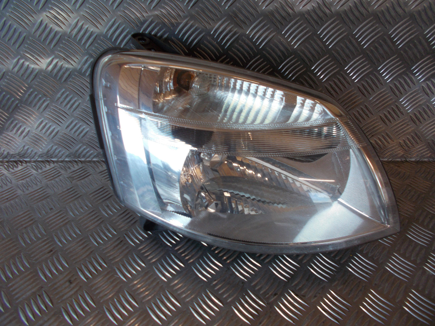 Citroen Berlingo Forlygte Med OEM Nr. 6205AW Fra Citroen Ophugger