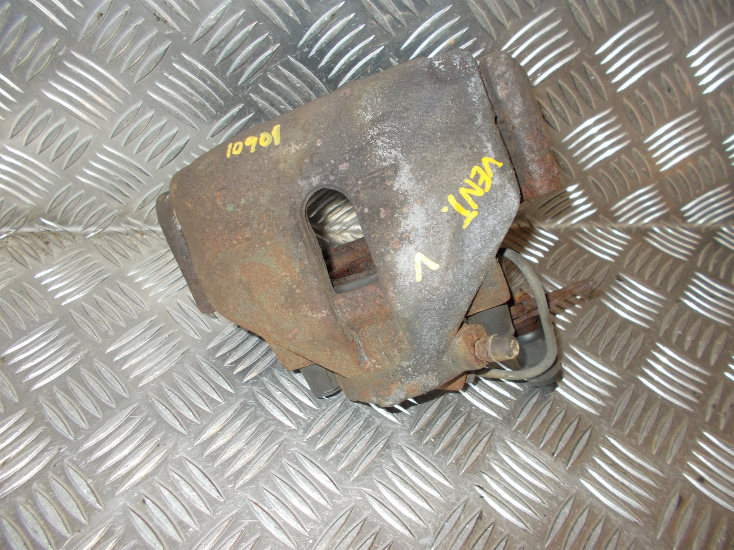 Audi A4 8D Bremsekaliber VF Med OEM Nr. Ophugger Fra Audi Ophugger