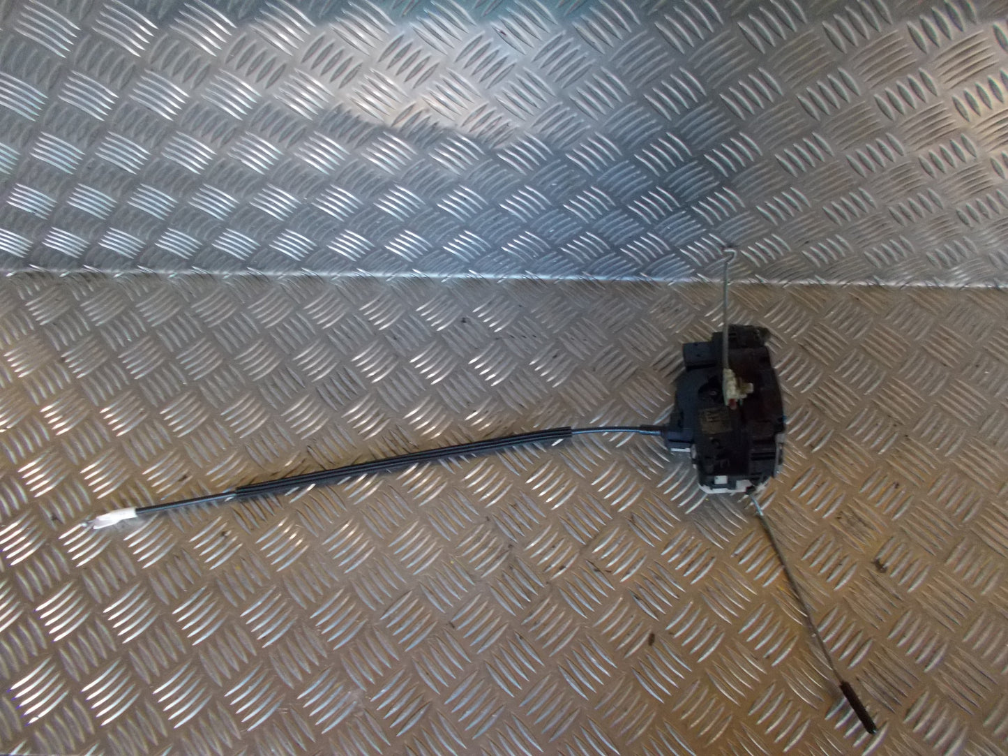 Opel Insignia A Dørlås Med OEM Nr. 13503781 Fra Opel Ophugger