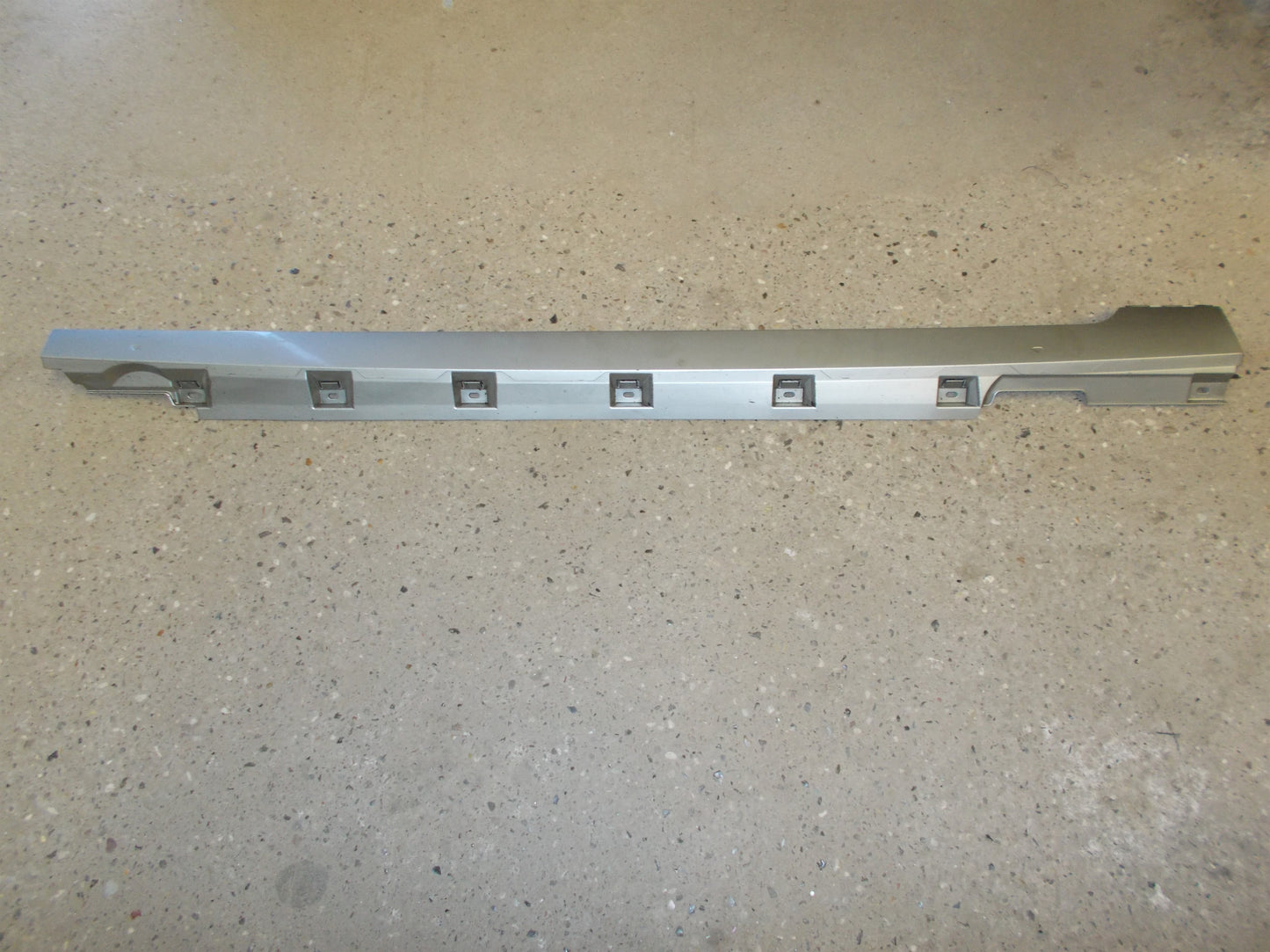 VW Passat 3G Sideskørt Med OEM Nr. 3G0853857 Fra VW Ophugger