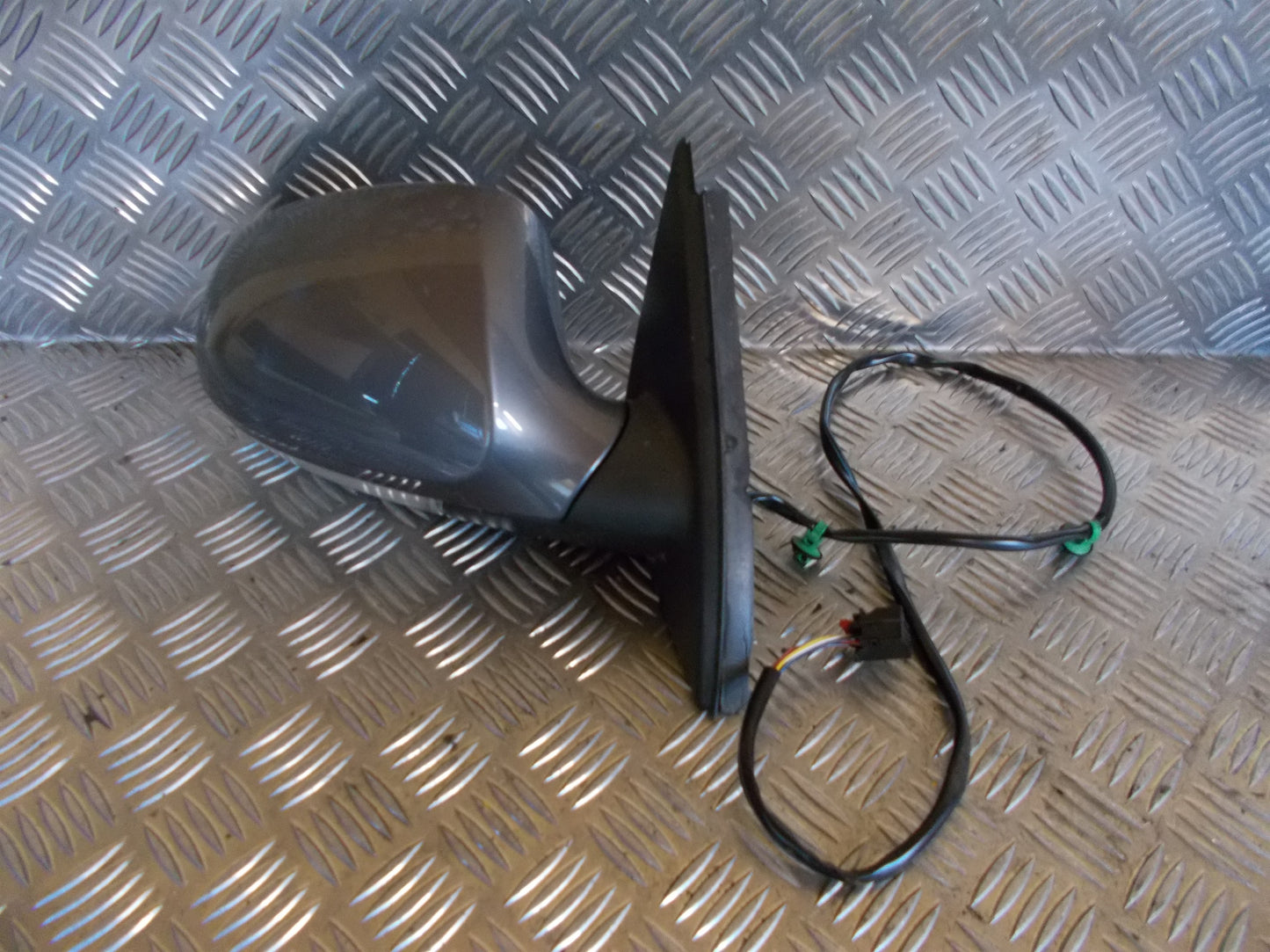 VW Passat 3C Sidespejl Med OEM Nr. 3C1857508DM Fra VW Ophugger