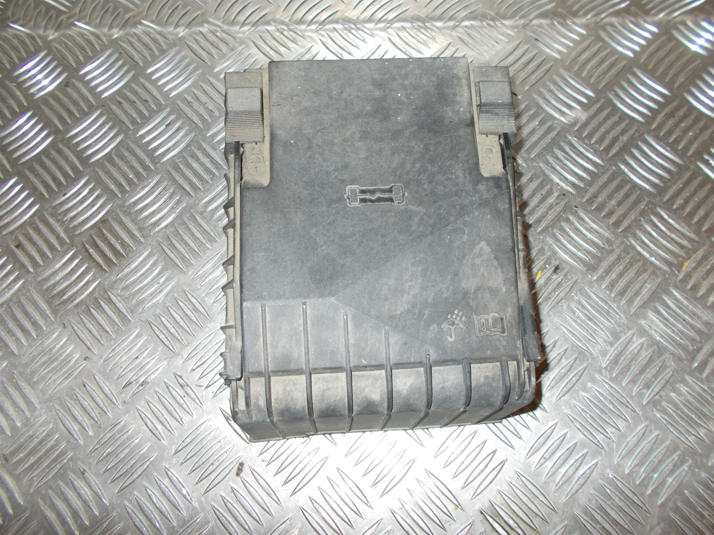 VW Passat 3C Sikringsboks Med OEM Nr. 3C0937125 Fra VW Ophugger