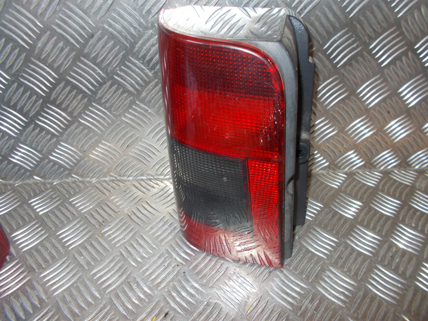 Peugeot Partner Baglygte Med OEM Nr. Ophugger Fra Peugeot Ophugger