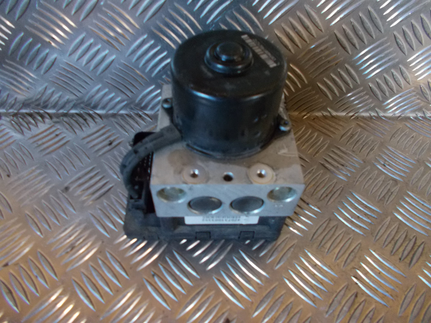 VW Golf 4 1J Abs Pumpe Med OEM Nr. 1J0614117B Fra VW Ophugger