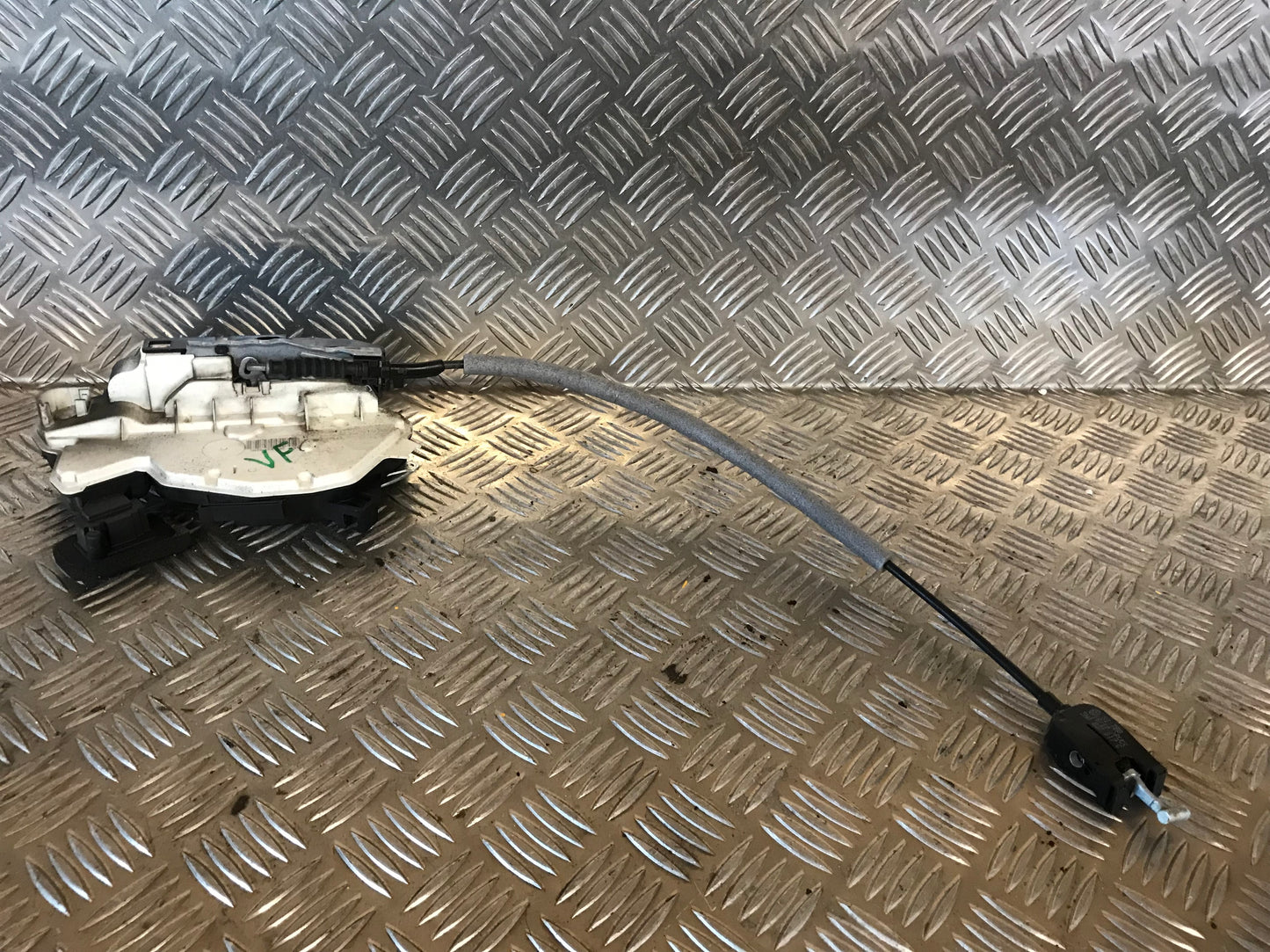 Audi A4 8K Dørlås Med OEM Nr. 5K1837015C Fra Audi Ophugger