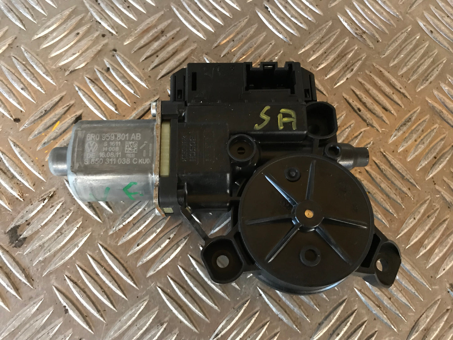 Audi A4 8K Rudemotor - Rudehejs Med OEM Nr. 6R0959801AB Fra Audi Ophugger