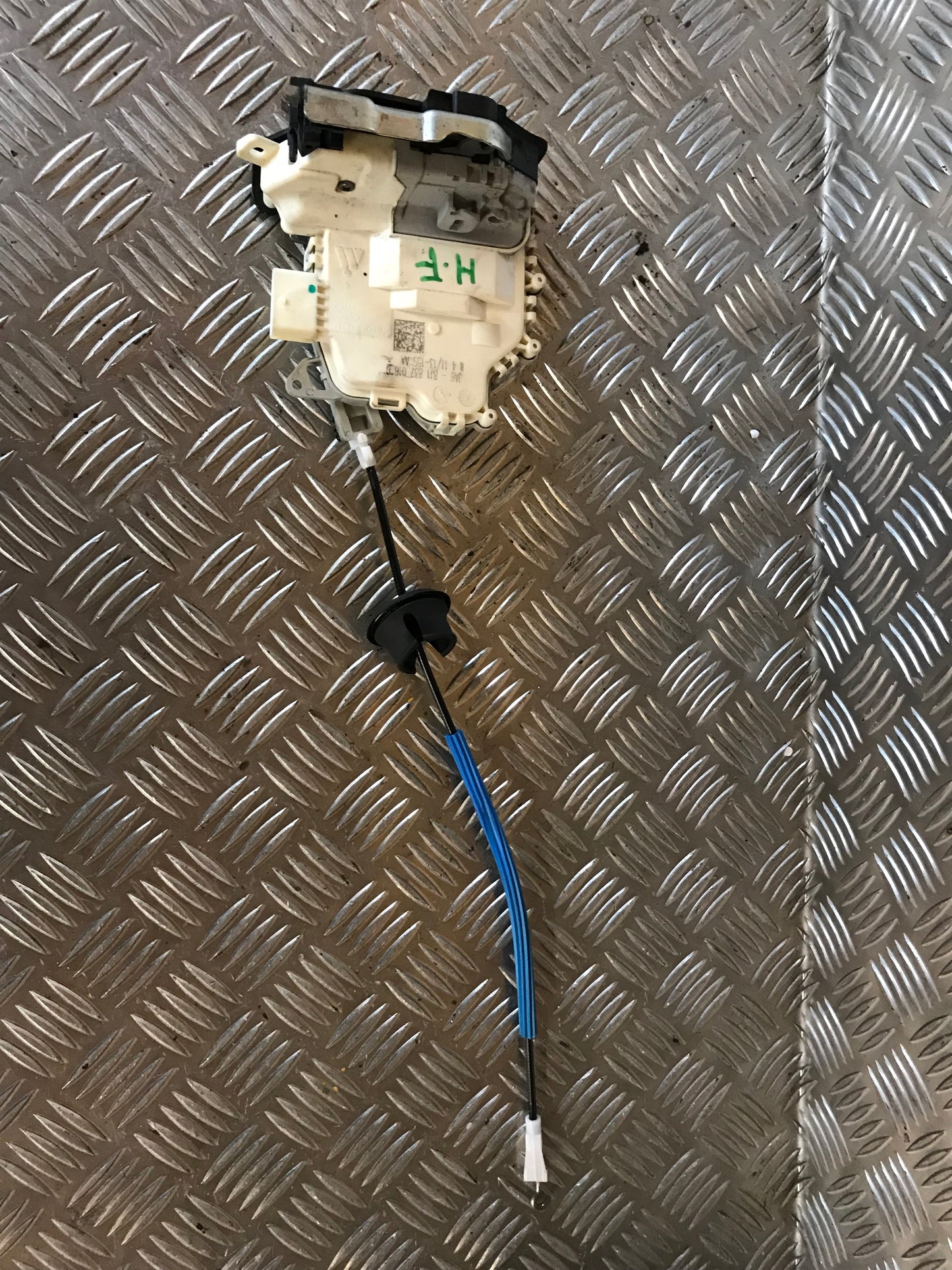 Audi A4 8K Dørlås Med OEM Nr. 8J1837016D Fra Audi Ophugger