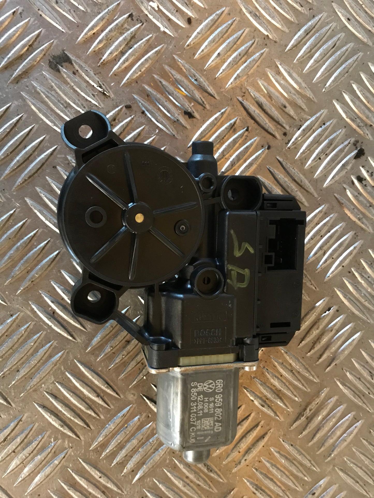Audi A4 8K Rudemotor - Rudehejs Med OEM Nr. 6R0959802AD Fra Audi Ophugger