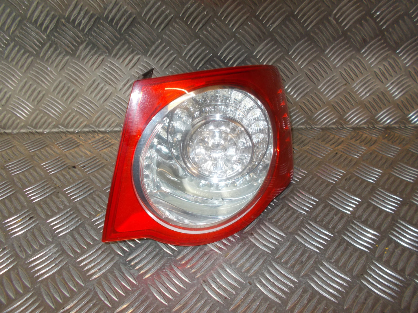 VW Jetta 1K Baglygte Med OEM Nr. 1K5945096G Fra VW Ophugger