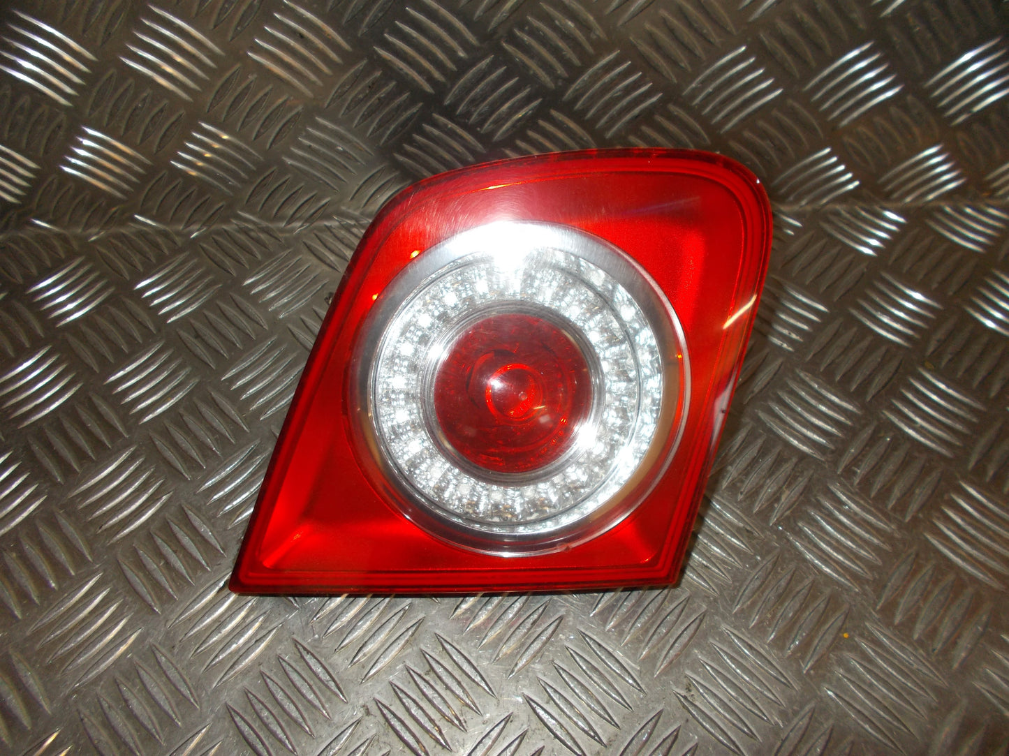 VW Jetta 1K Baglygte Med OEM Nr. 1K5945093P Fra VW Ophugger