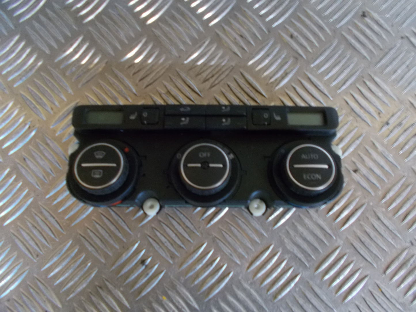 VW Jetta 1K Varmeregulering Med OEM Nr. 1K0907044BA Fra VW Ophugger