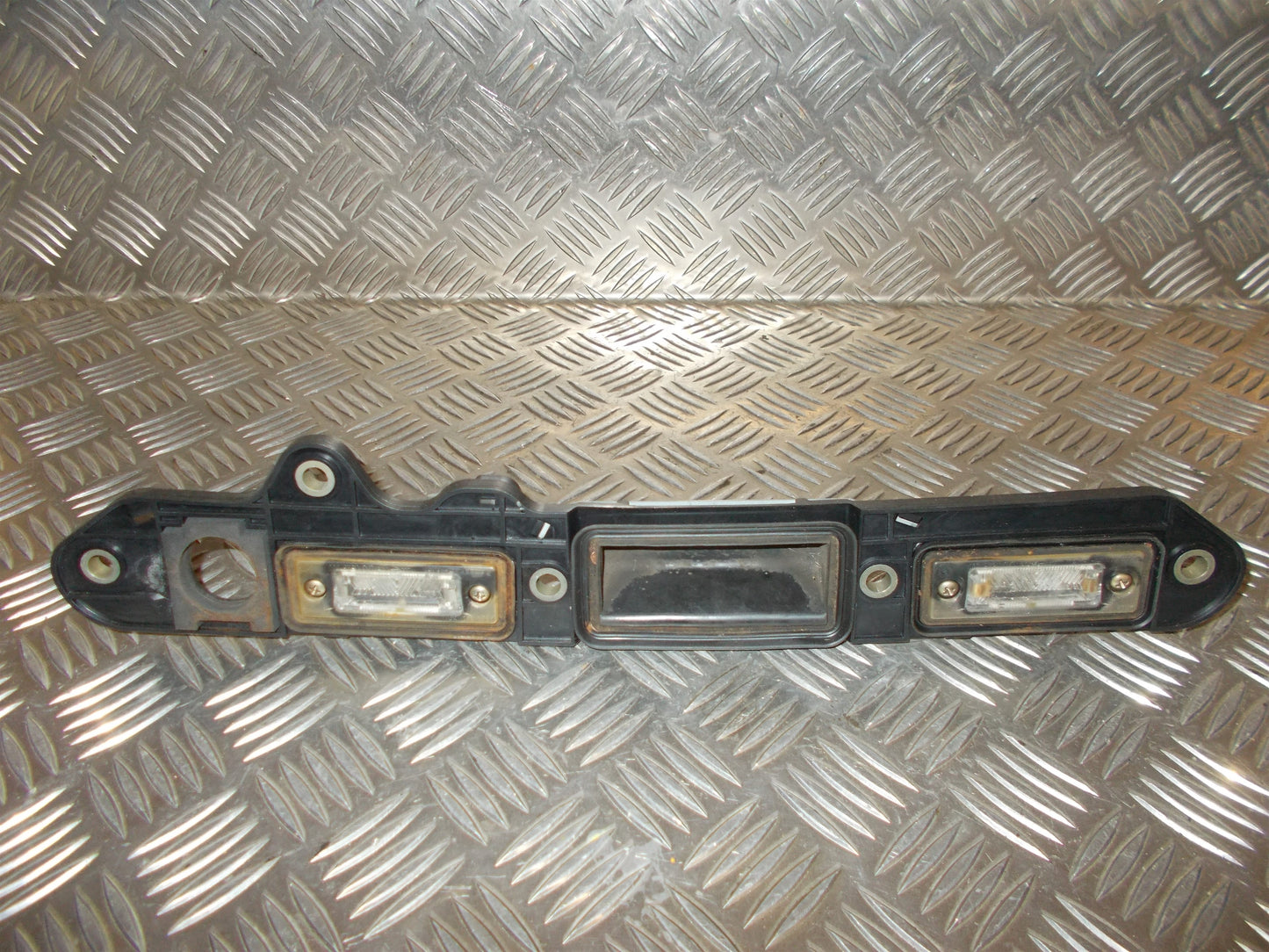 VW Jetta 1K Nummerpladelygte Med OEM Nr. Ophugger Fra VW Ophugger