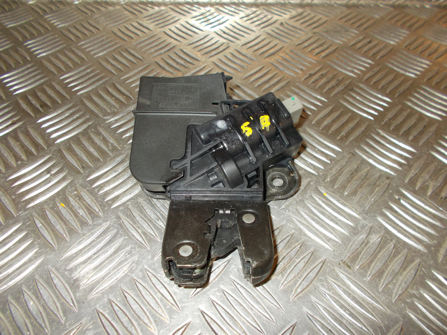 VW Jetta 1K Dørlås Med OEM Nr. 4E0827645 Fra VW Ophugger