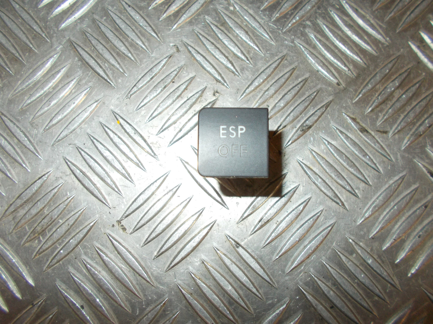 VW Jetta 1K Esp Div. Dele Med OEM Nr. 1K0827117A Fra VW Ophugger