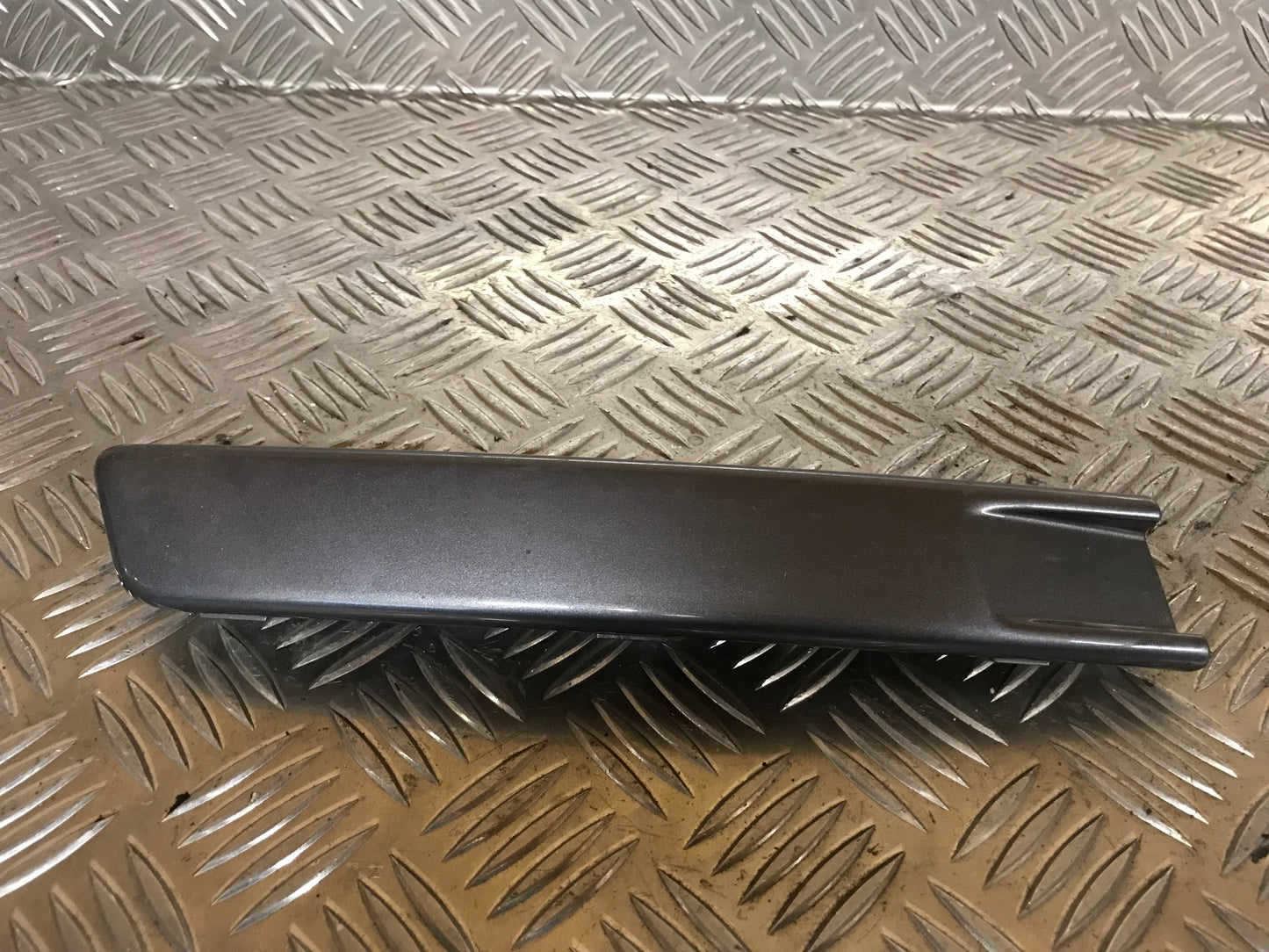 VW Passat 3C Fender/Pynteliste Med OEM Nr. 3C0807646A Fra VW Ophugger