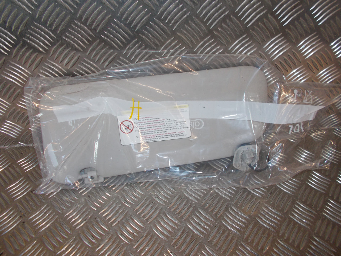 Citroen C5 Solskærm Med OEM Nr. 8143NQ Fra Citroen Ophugger