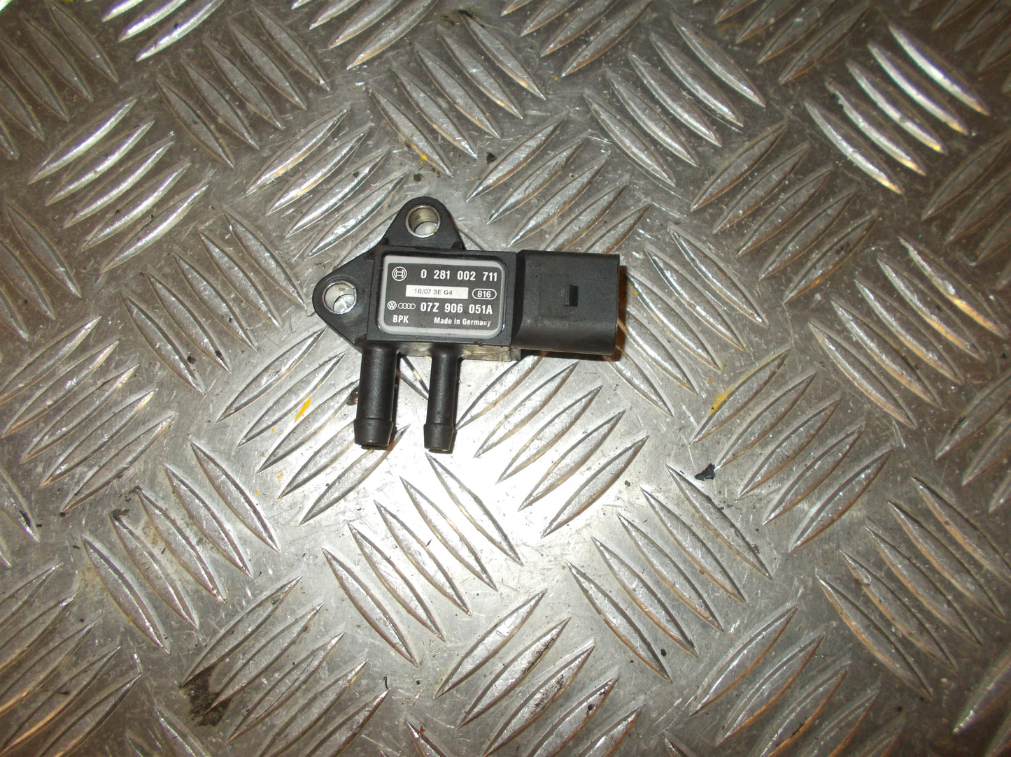 Audi A6 Vacuum Ventil Med OEM Nr. 0281002711 Fra Audi Ophugger