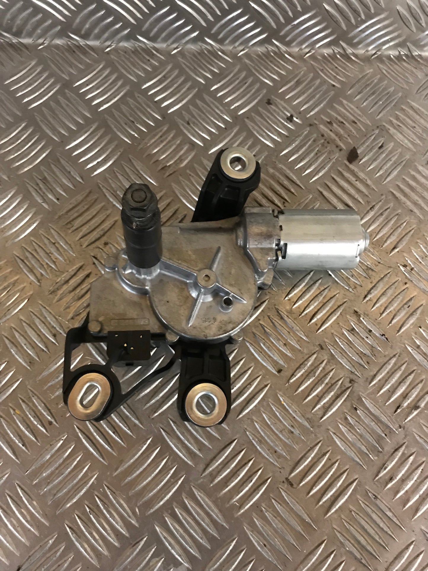 VW Touran GP2 Bagrudevisker Motor Med OEM Nr. 5K6955711B Fra VW Ophugger