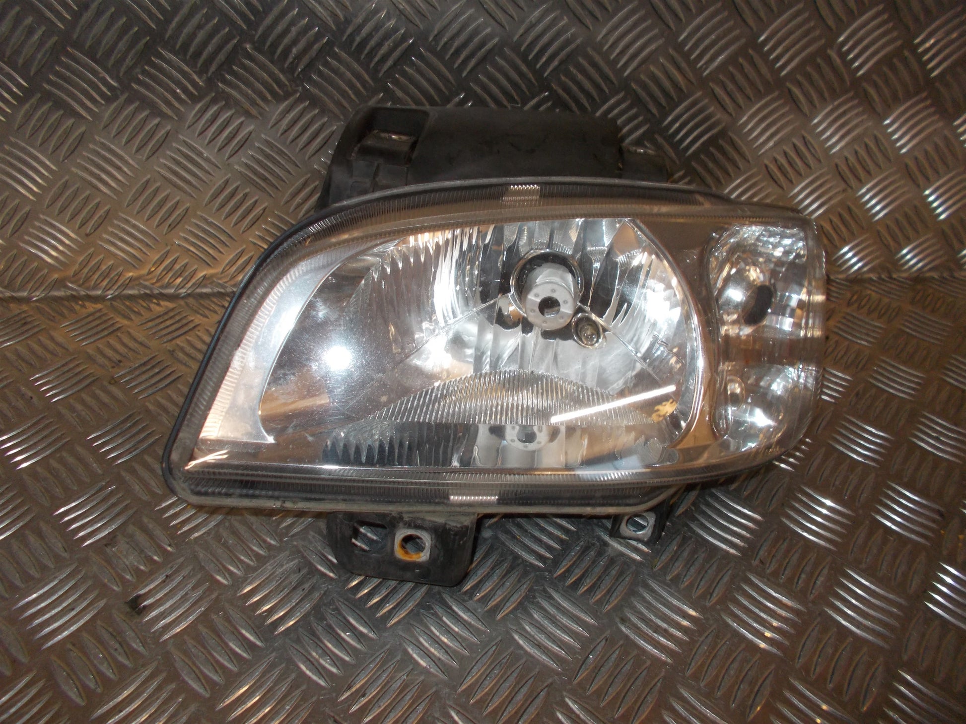 Seat Cordoba Forlygte Med OEM Nr. 6K1941043A Fra Seat Ophugger
