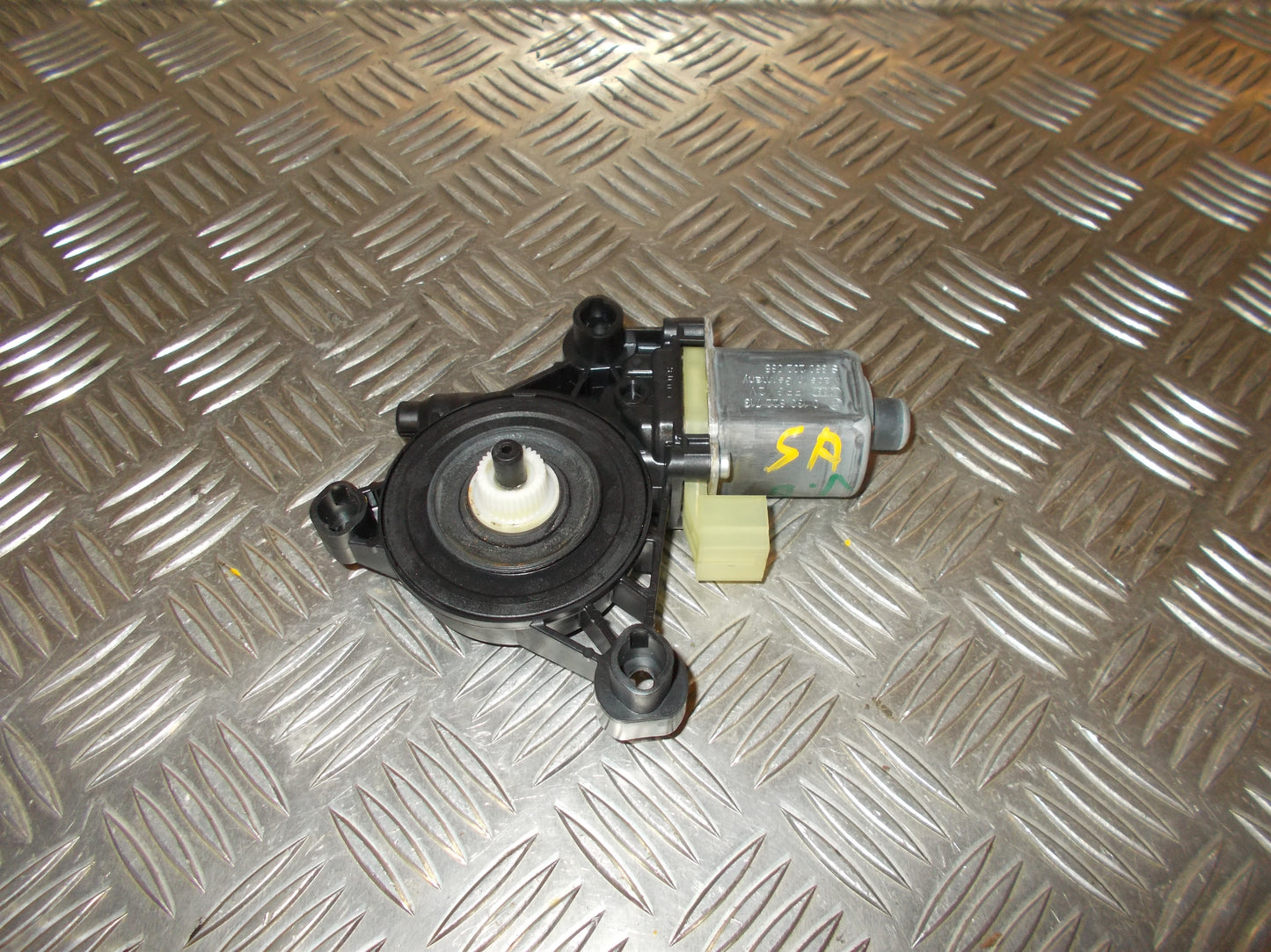 VW Touran GP2 Rudemotor - Rudehejs Med OEM Nr. 0130822713 Fra VW Ophugger