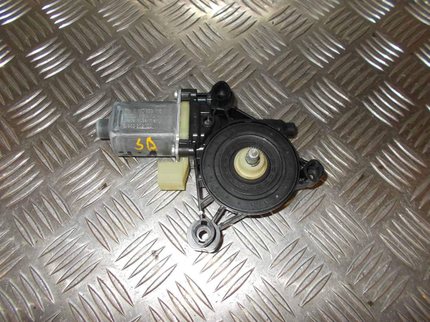 VW Touran GP2 Rudemotor - Rudehejs Med OEM Nr. 0130822716 Fra VW Ophugger