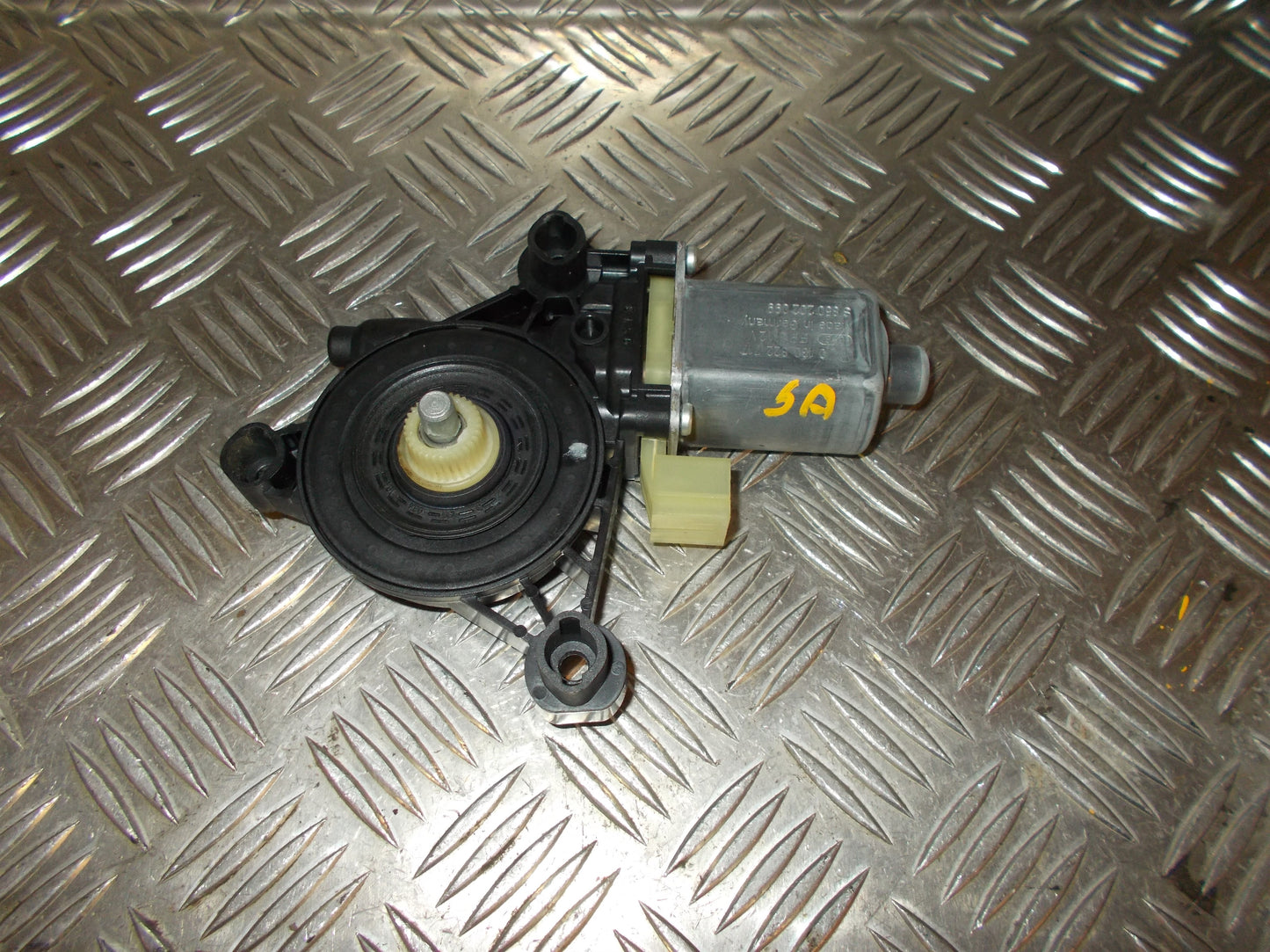 VW Touran GP2 Rudemotor - Rudehejs Med OEM Nr. 0130822717 Fra VW Ophugger