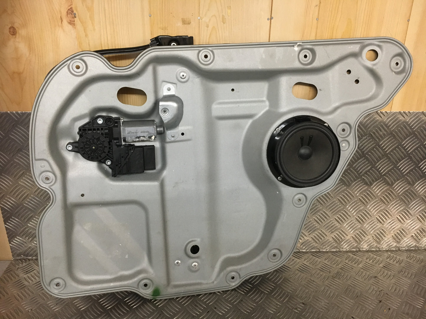 VW Touran GP2 Rudemotor - Rudehejs Med OEM Nr. Ophugger Fra VW Ophugger