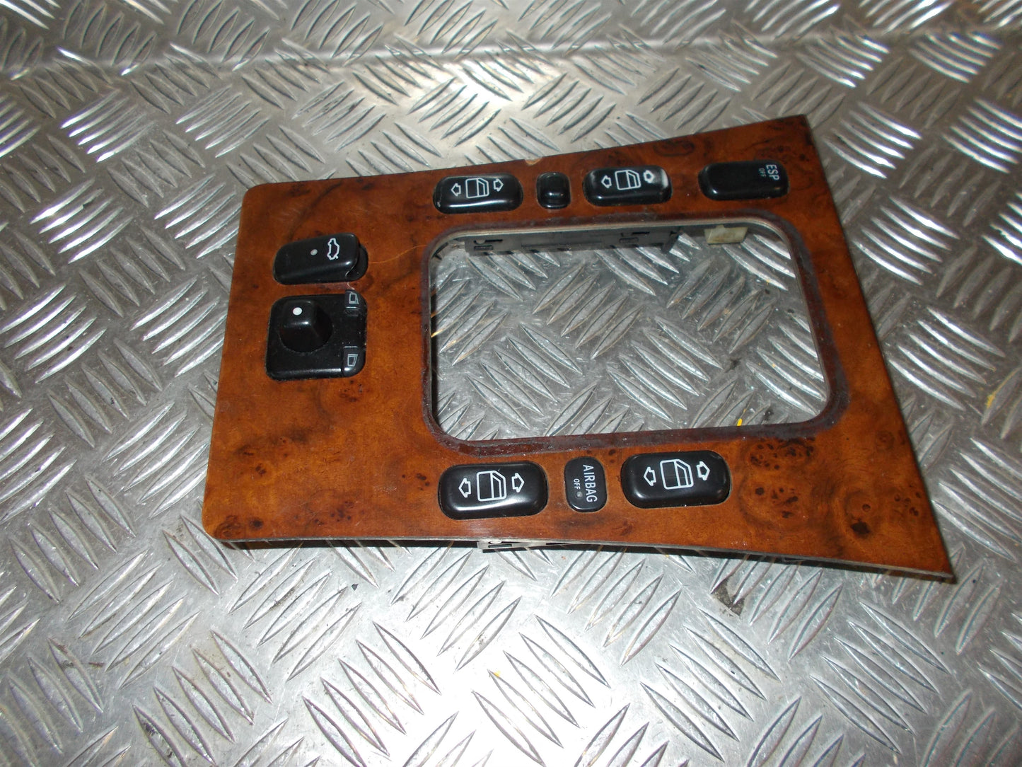 Mercedes E W210 Kontakt Rudehejs Med OEM Nr. Ophugger Fra Mercedes Ophugger