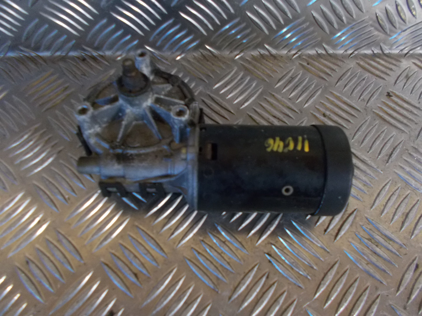 Mercedes E W210 Viskermotor Med OEM Nr. Ophugger Fra Mercedes Ophugger