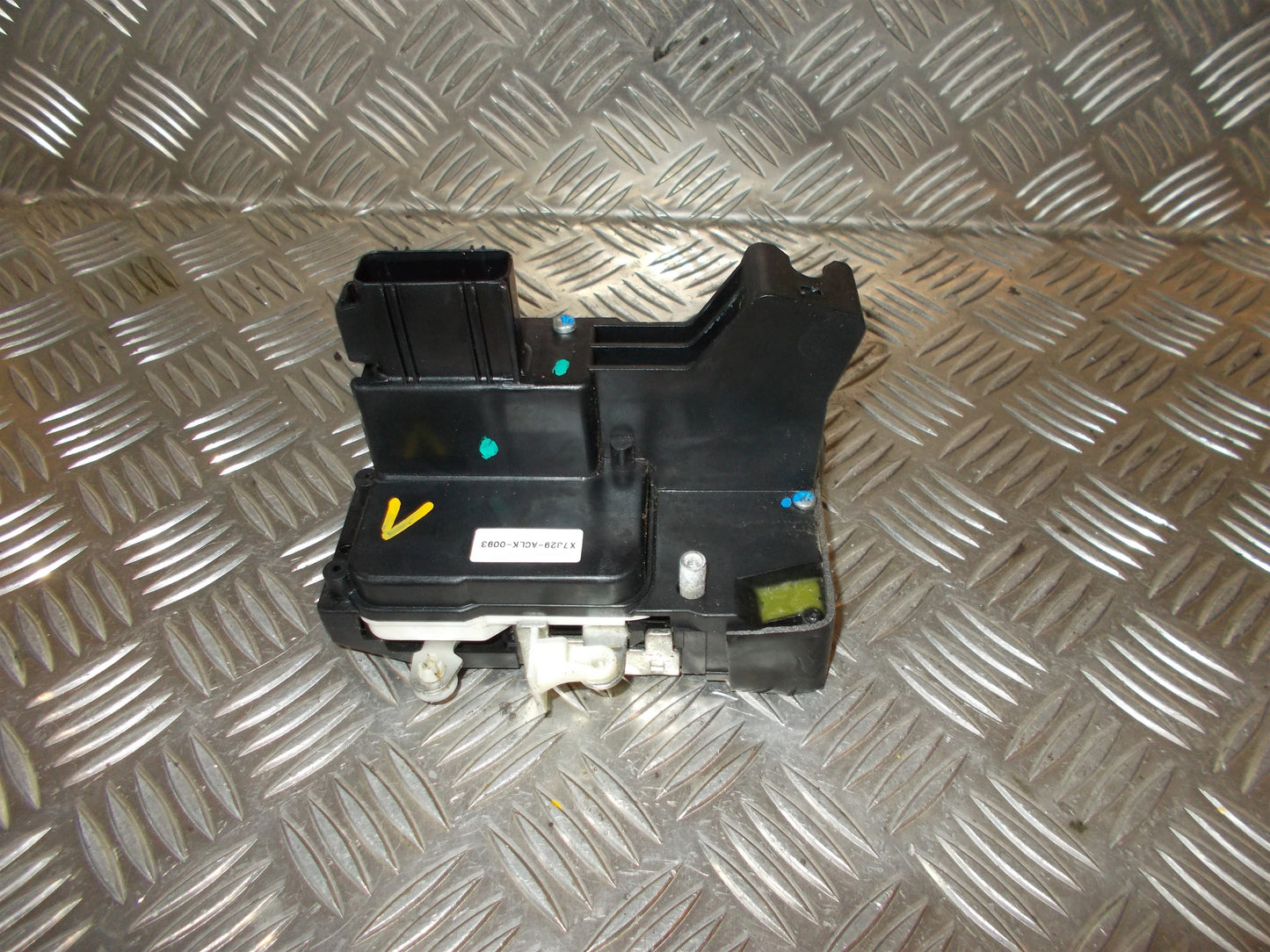 Ford Fiesta 6 Dørlås Med OEM Nr. X7J29ACLK0093 Fra Ford Ophugger