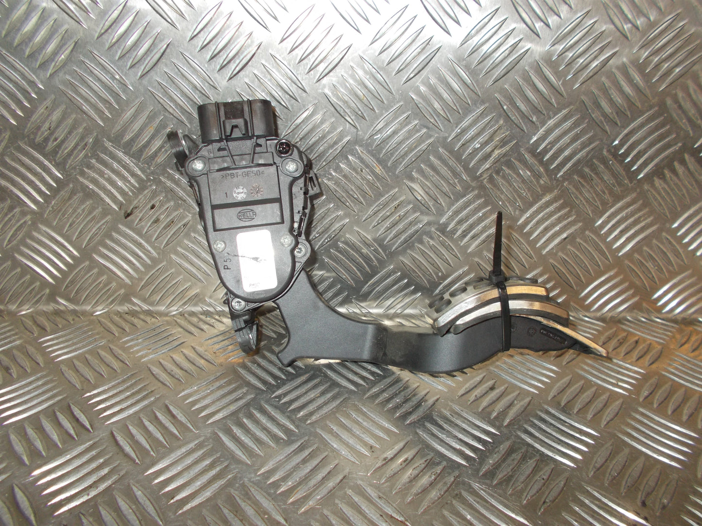 Ford Fiesta 6 Speederpedal Med OEM Nr. 5S6Y9F536AA Fra Ford Ophugger