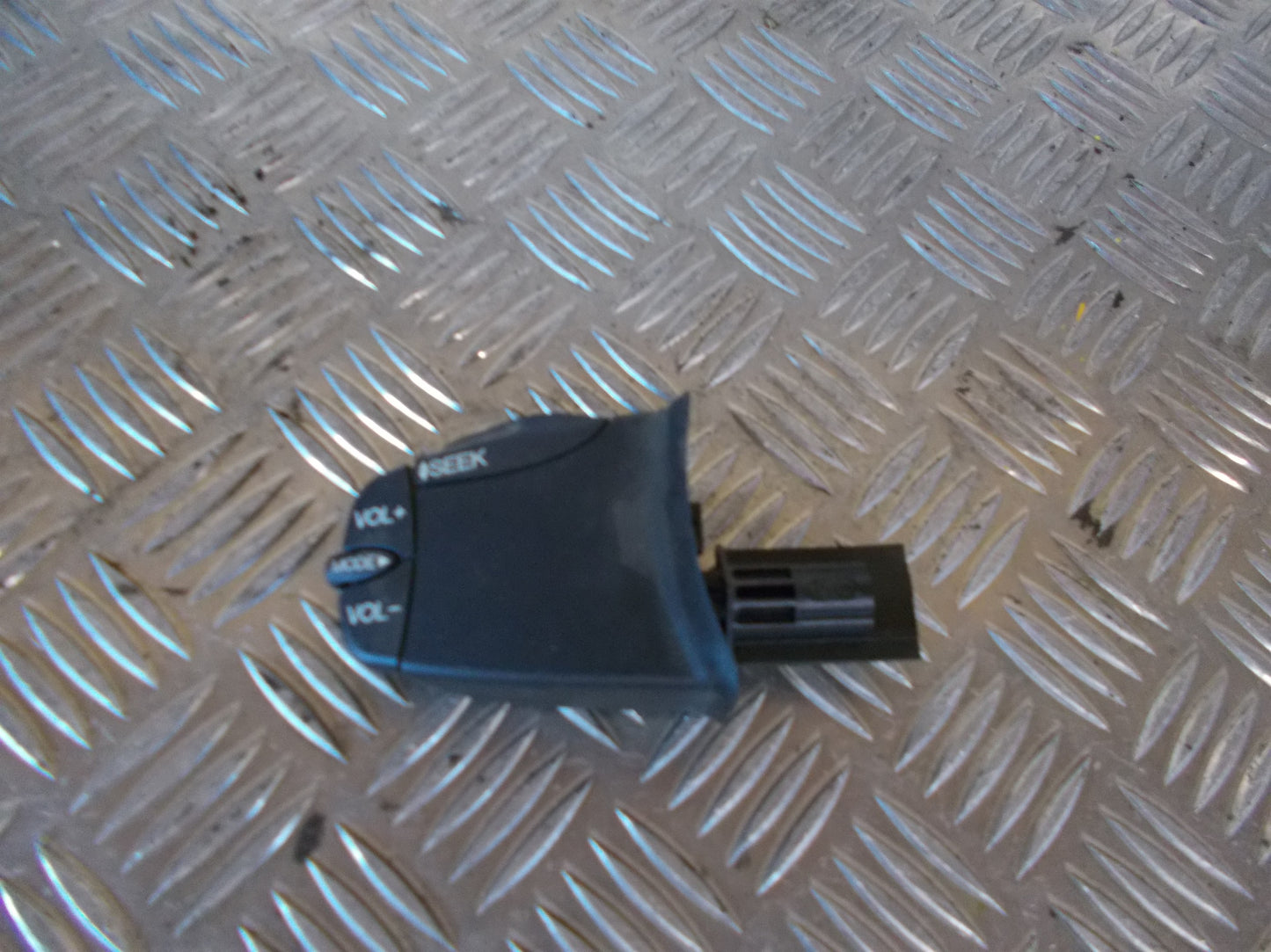 Ford Fiesta 6 Radio Div. Tilbehør Med OEM Nr. 98AB14K147AD Fra Ford Ophugger