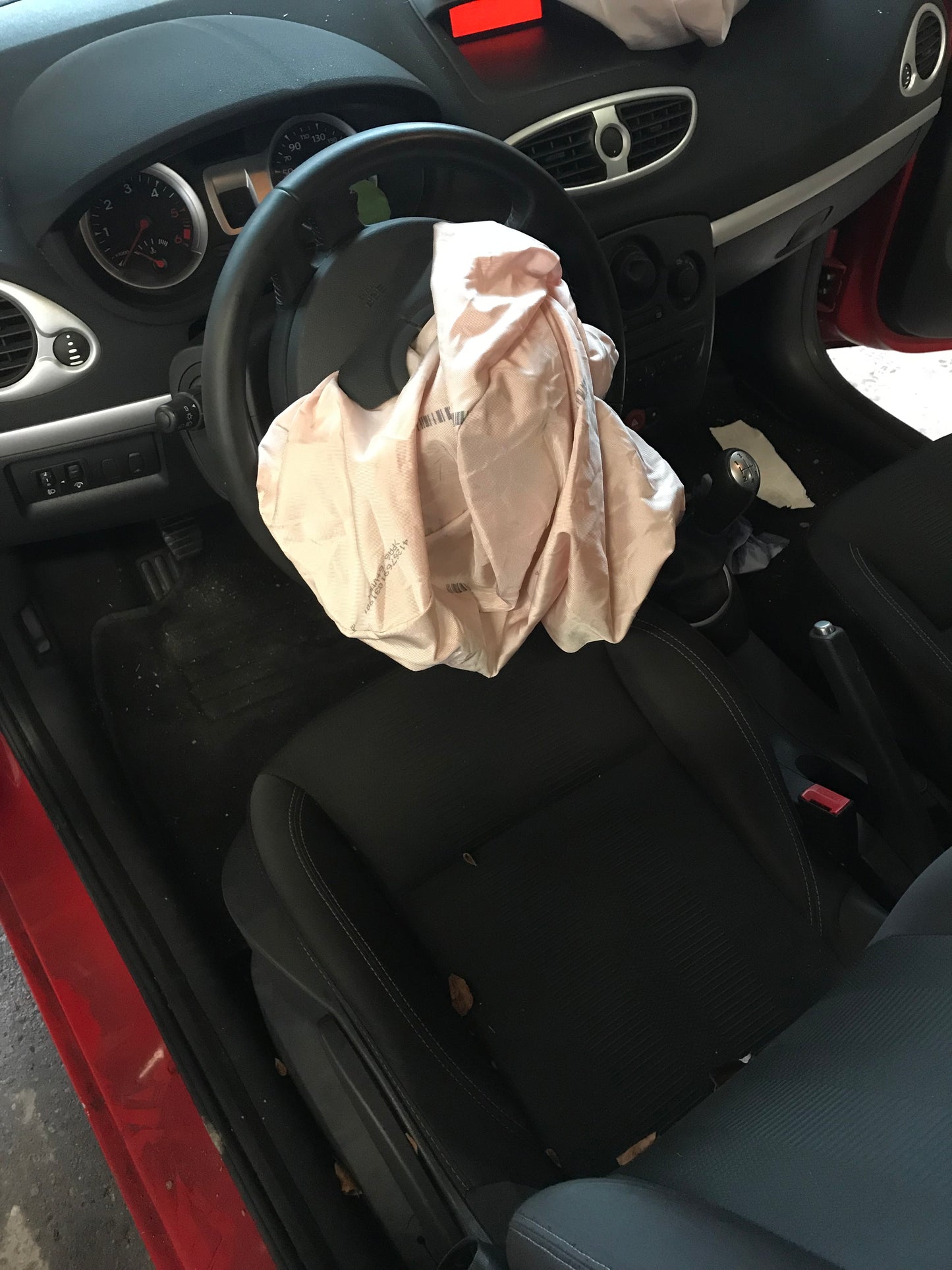 Renault Clio 3 Pluk-Selv-Bil Med OEM Nr. Ophugger Fra Renault Ophugger