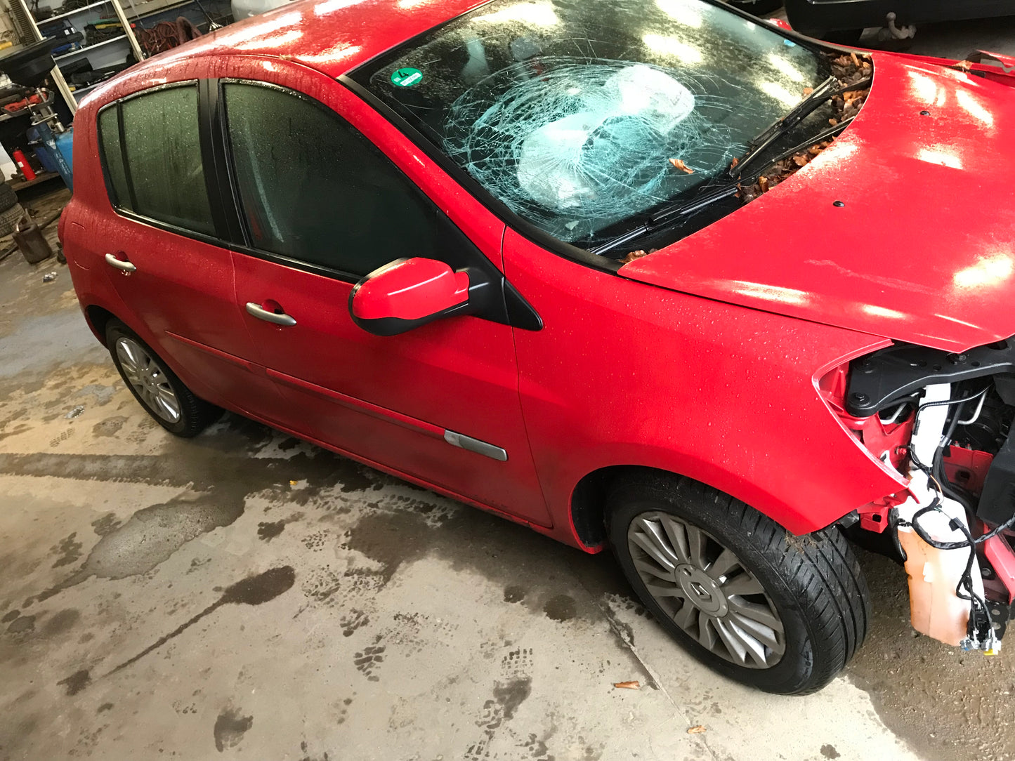 Renault Clio 3 Pluk-Selv-Bil Med OEM Nr. Ophugger Fra Renault Ophugger