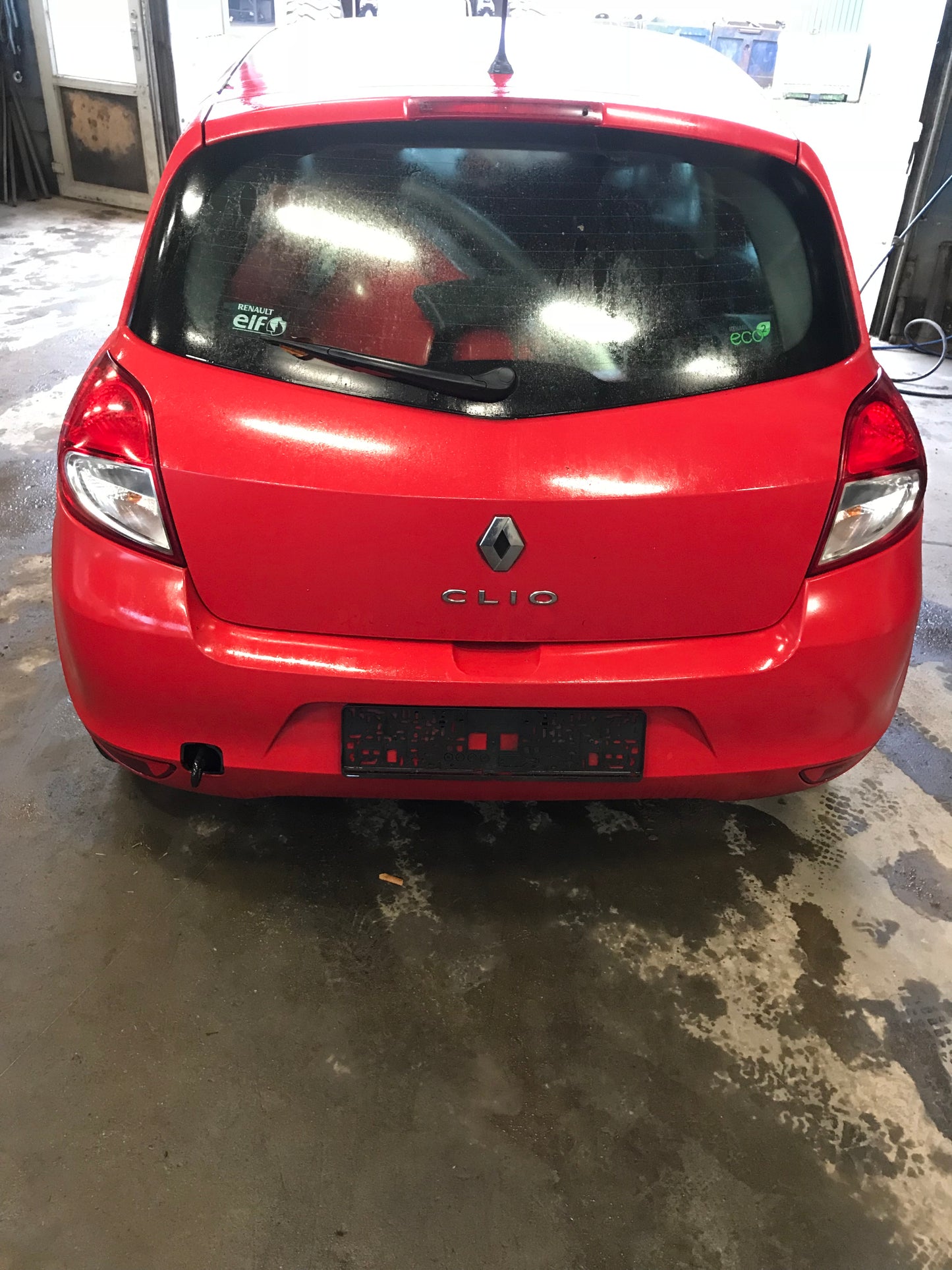 Renault Clio 3 Pluk-Selv-Bil Med OEM Nr. Ophugger Fra Renault Ophugger