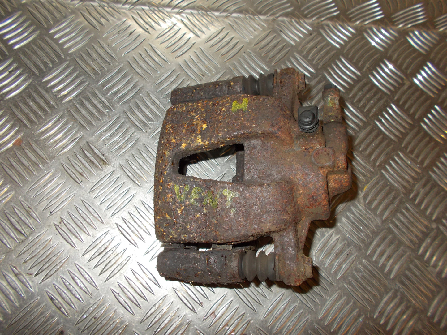 Opel Corsa D Bremsekaliber HF Med OEM Nr. 95516256 Fra Opel Ophugger