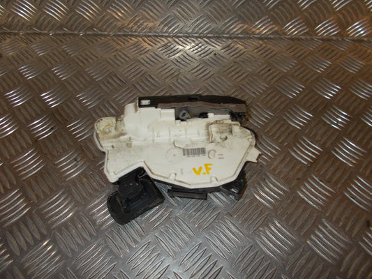 Skoda Octavia Dørlås Med OEM Nr. 5E1837015 Fra Skoda Ophugger
