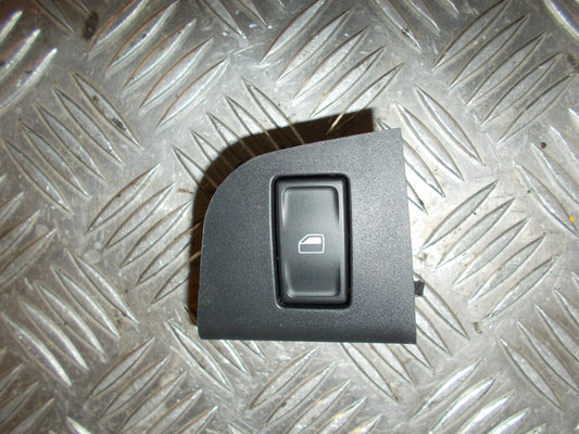 Skoda Octavia Kontakt Rudehejs Med OEM Nr. 5E0959855 Fra Skoda Ophugger