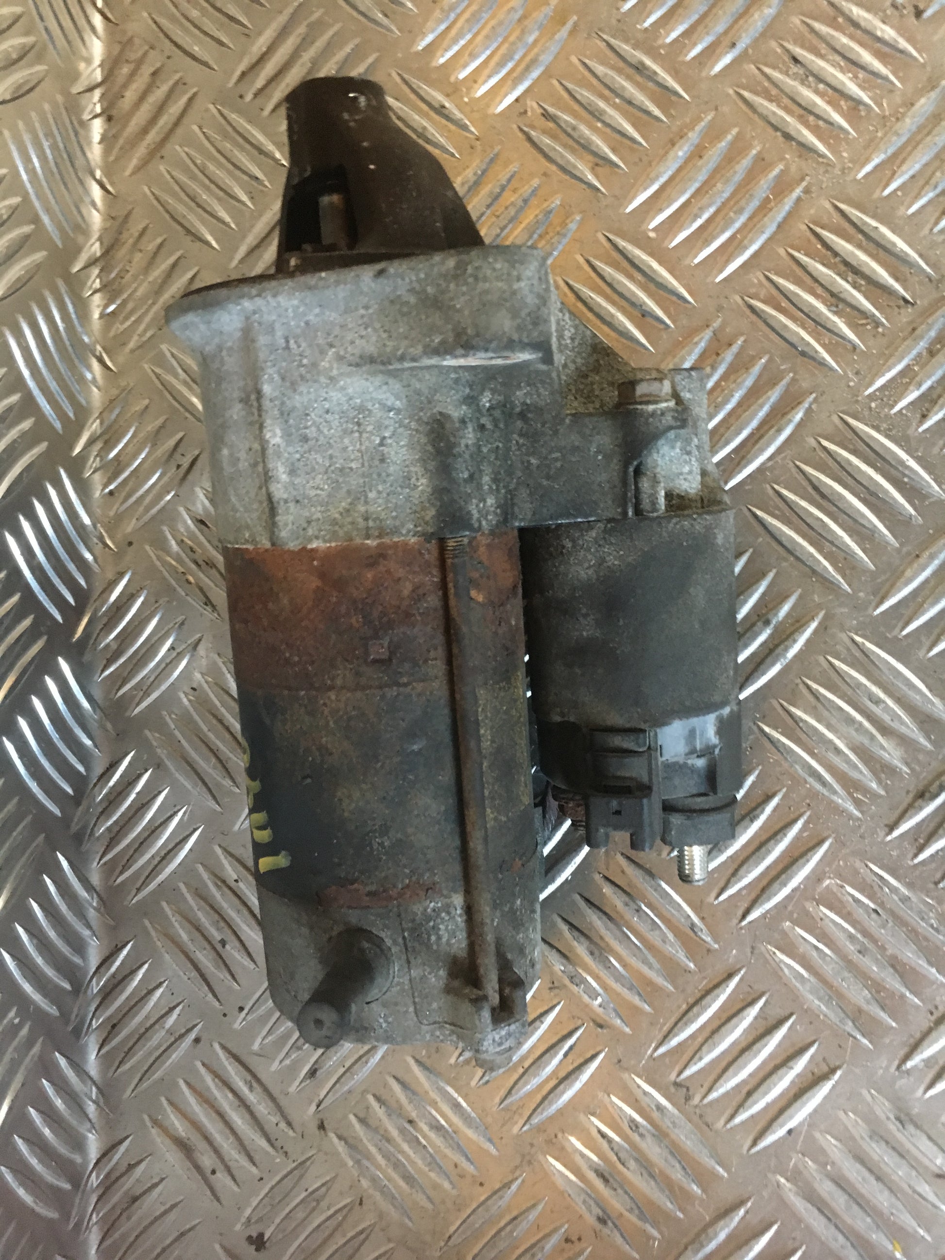 Toyota Yaris Jap. Starter Med OEM Nr. 2810023020 Fra Toyota Ophugger